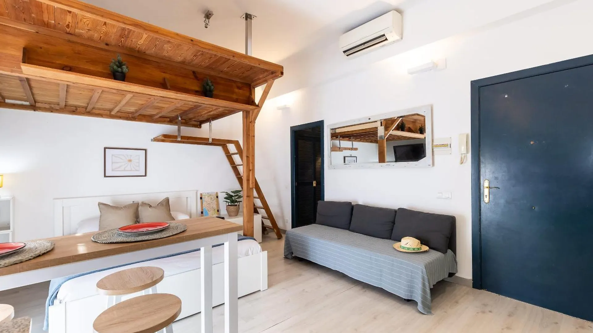 Oli By Unik Tarragona Apartment 0*,
